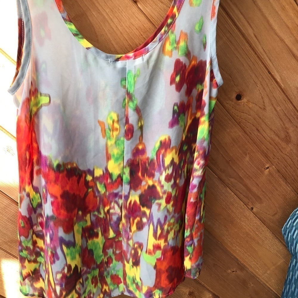 Apostrophe Sheer Tank - Picture 5 of 6